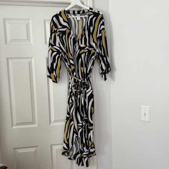 Smash + Tess Kimono - Picture 1 of 3
